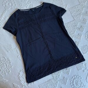 Tommy Hilfiger women’s size medium navy blue short sleeve top embroider detail